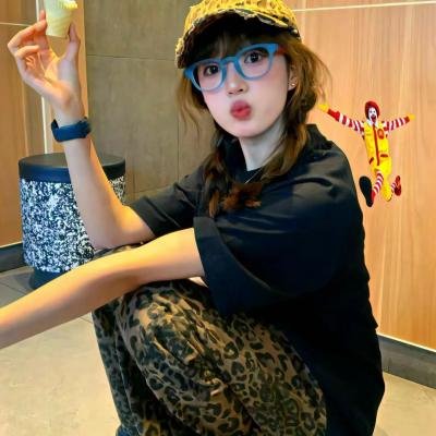 穿成指挥官前妻后被全家团宠